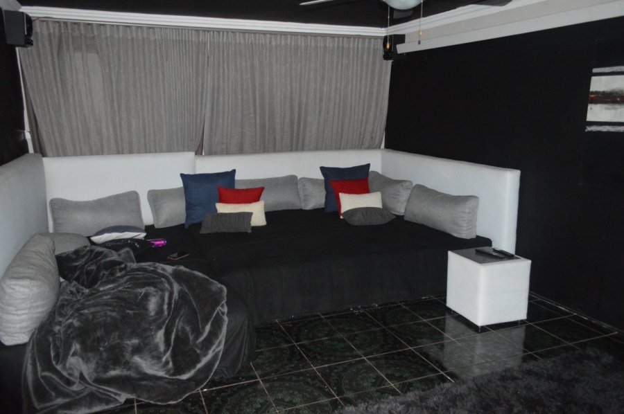 3 Bedroom Property for Sale in Flamwood North West